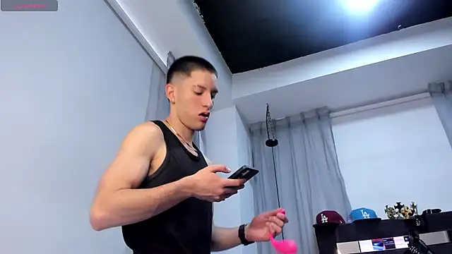 HunterHeat  online show from April 2026 12:00:01 PM