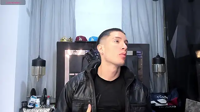 HunterHeat  online show from April 2026 12:18:02 PM