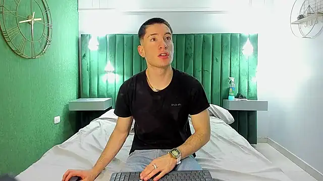 HunterHeat  online show from November 2025 12:20:01 PM