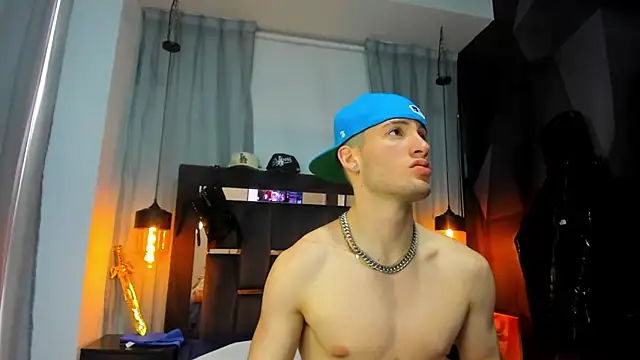 HunterHeat  online show from December 2025 08:09:02 PM