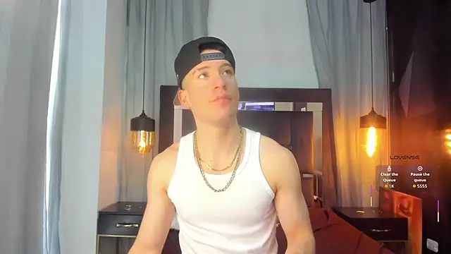 HunterHeat  online show from December 2025 06:02:01 PM