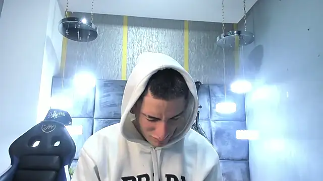 HunterHeat  online show from March 2026 12:05:01 PM