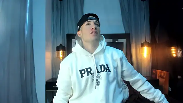 HunterHeat  online show from December 2025 12:09:02 PM