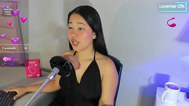 emma clarke  online show from April 2026 03:35:01 AM