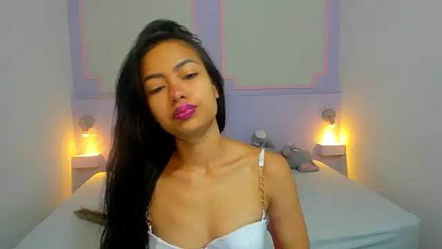 DanielaEmber7 online show from October 2025 06:55:02 PM