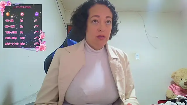 Miss Oriana online show from November 2025 02:00:01 PM