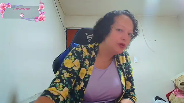 Miss Oriana online show from November 2025 10:25:02 PM