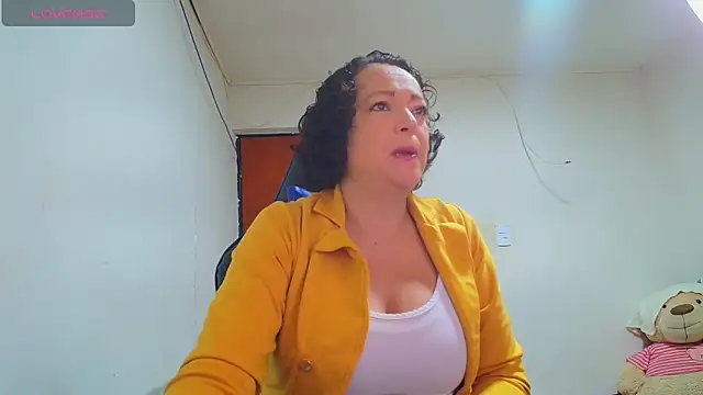 Miss Oriana online show from November 2025 04:00:01 PM