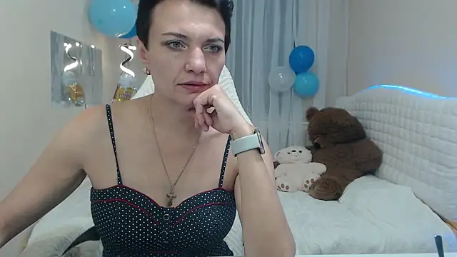 AvaSaturnian online show from September 2025 12:09:02 PM