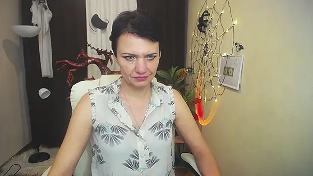 AvaSaturnian online show from October 2025 10:29:02 AM