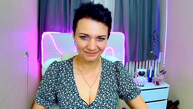 AvaSaturnian online show from September 2025 06:14:02 AM