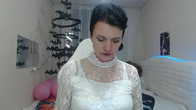 AvaSaturnian online show from October 2025 12:13:02 PM