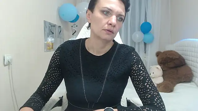 AvaSaturnian online show from September 2025 12:11:01 PM