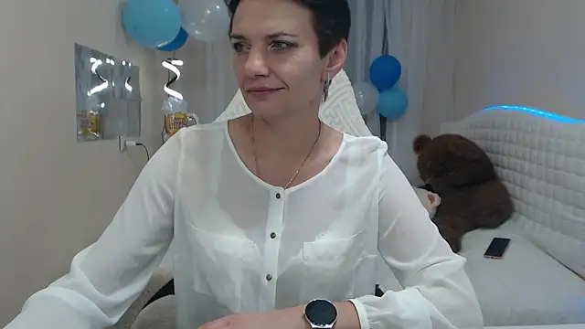 AvaSaturnian online show from September 2025 12:12:01 PM