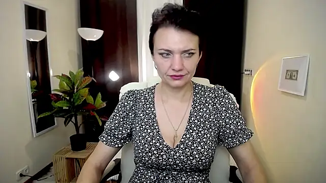 AvaSaturnian online show from October 2025 12:28:01 PM