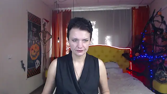 AvaSaturnian online show from October 2025 11:40:02 AM