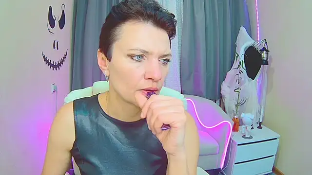 AvaSaturnian online show from November 2025 07:34:01 AM