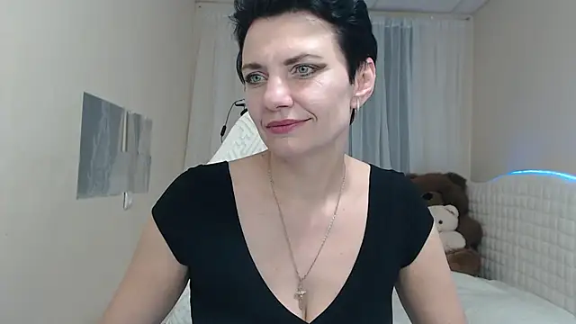 AvaSaturnian online show from November 2025 01:34:02 PM