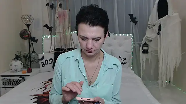 AvaSaturnian online show from November 2025 07:24:02 AM