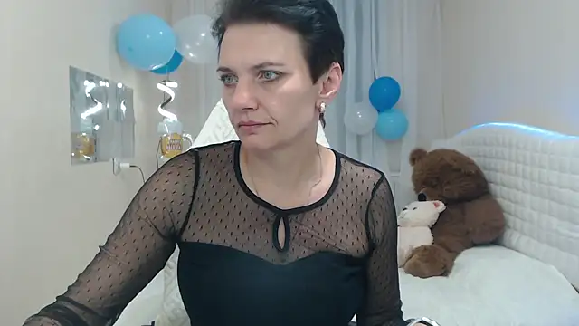 AvaSaturnian online show from September 2025 12:34:02 PM