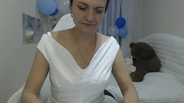AvaSaturnian online show from September 2025 12:34:02 PM