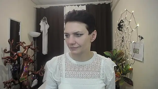 AvaSaturnian online show from October 2025 12:24:01 PM