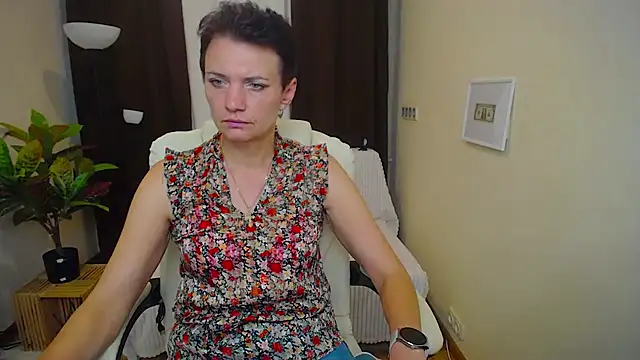 AvaSaturnian online show from September 2025 12:03:01 PM