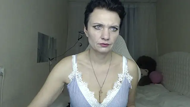 AvaSaturnian online show from November 2025 01:48:02 PM