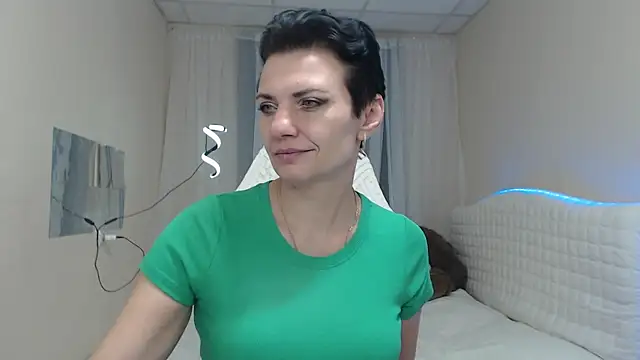 AvaSaturnian online show from November 2025 01:05:01 PM