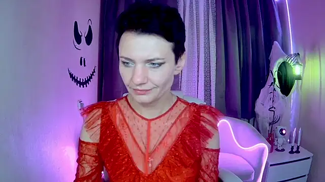 AvaSaturnian online show from October 2025 12:59:01 PM