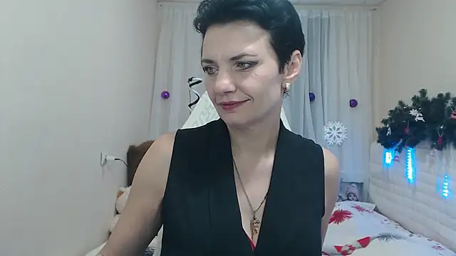 AvaSaturnian online show from December 2025 07:26:01 PM