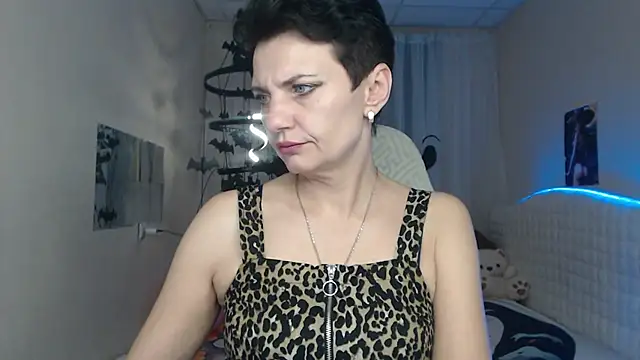 AvaSaturnian online show from October 2025 01:43:02 PM