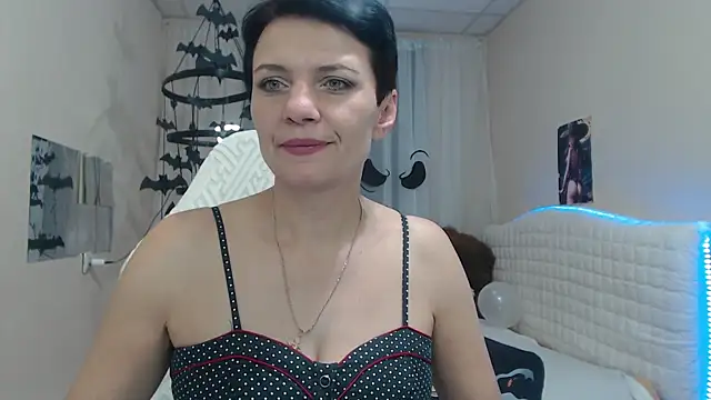AvaSaturnian online show from October 2025 12:29:02 PM