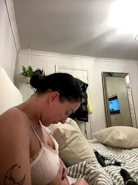 Snapshot of Remirosee chatting on December 2025 08:04:02 PM Remirosee online show from December 2025 08:04:02 PM