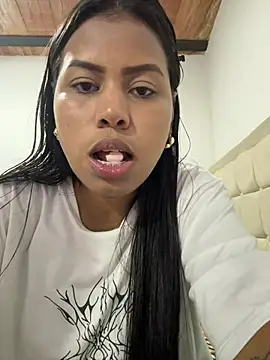 Snapshot of Michluxe_69 chatting on January 2026 11:44:02 PM Michluxe 69 online show from January 2026 11:44:02 PM