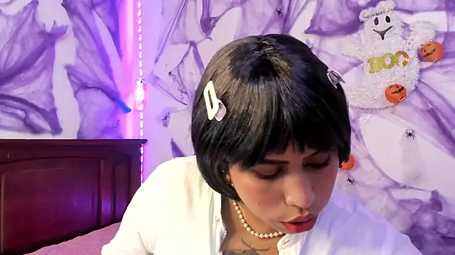 Michluxe 69 online show from October 2025 11:49:02 PM