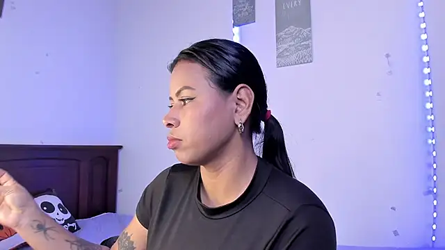 Michluxe 69 online show from November 2025 02:04:01 AM