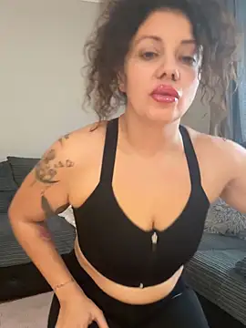 caramelandCurls online show from October 2025 10:05:02 AM