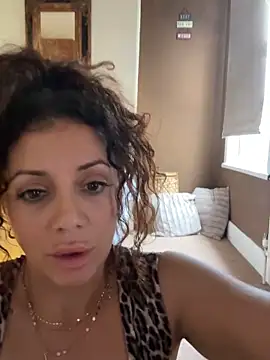 caramelandCurls online show from October 2025 11:56:01 AM