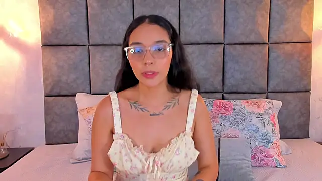 Snapshot of Roseaurora chatting on July 2026 11:27:01 AM Roseaurora online show from July 2026 11:27:01 AM