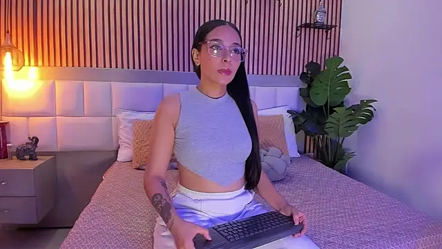 Snapshot of Roseaurora chatting on October 2025 12:36:01 PM Roseaurora online show from October 2025 12:36:01 PM