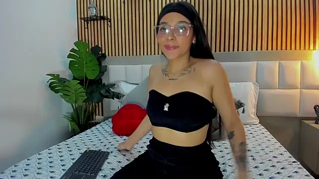 Snapshot of Roseaurora chatting on November 2025 12:49:02 PM Roseaurora online show from November 2025 12:49:02 PM