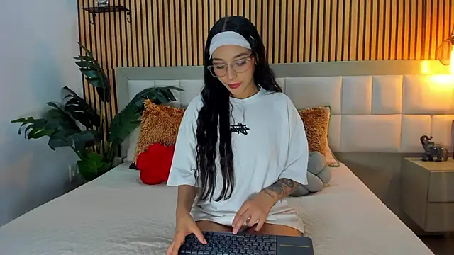 Roseaurora online show from January 2026 01:04:02 PM