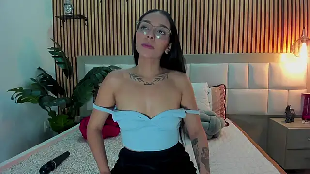 Roseaurora online show from December 2025 01:04:02 PM