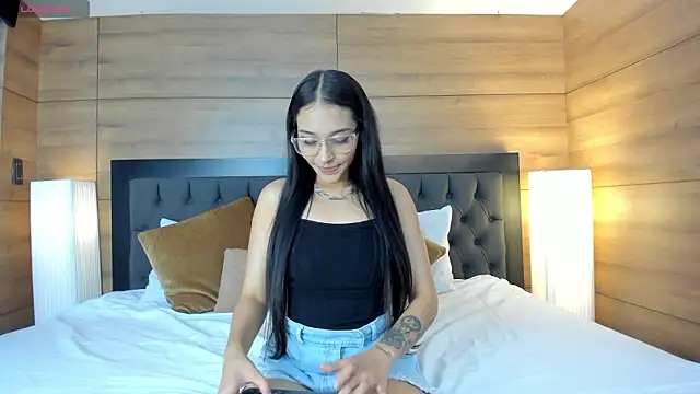 Roseaurora online show from March 2026 12:55:01 PM