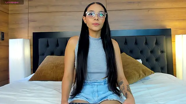 Roseaurora online show from March 2026 01:35:01 PM