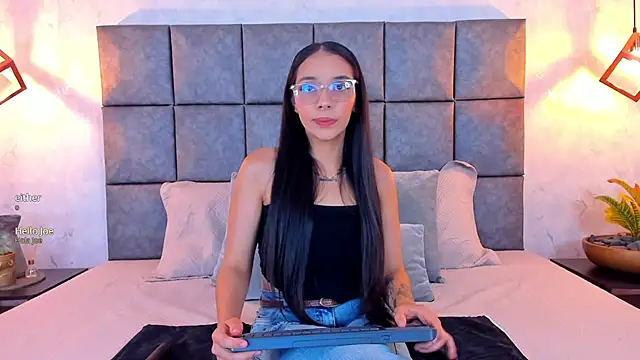 Snapshot of Roseaurora chatting on April 2026 11:13:01 AM Roseaurora online show from April 2026 11:13:01 AM