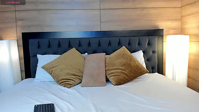 Roseaurora online show from March 2026 12:21:01 PM