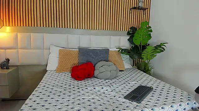 Snapshot of Roseaurora chatting on October 2025 12:39:02 PM Roseaurora online show from October 2025 12:39:02 PM