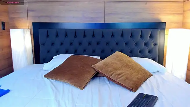 Roseaurora online show from April 2026 12:34:01 PM